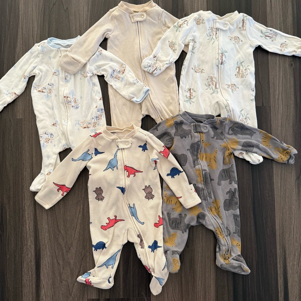 5 Pack Carter's Cozy Dinosaur and Animal Print Footies - Cream, Gray, White